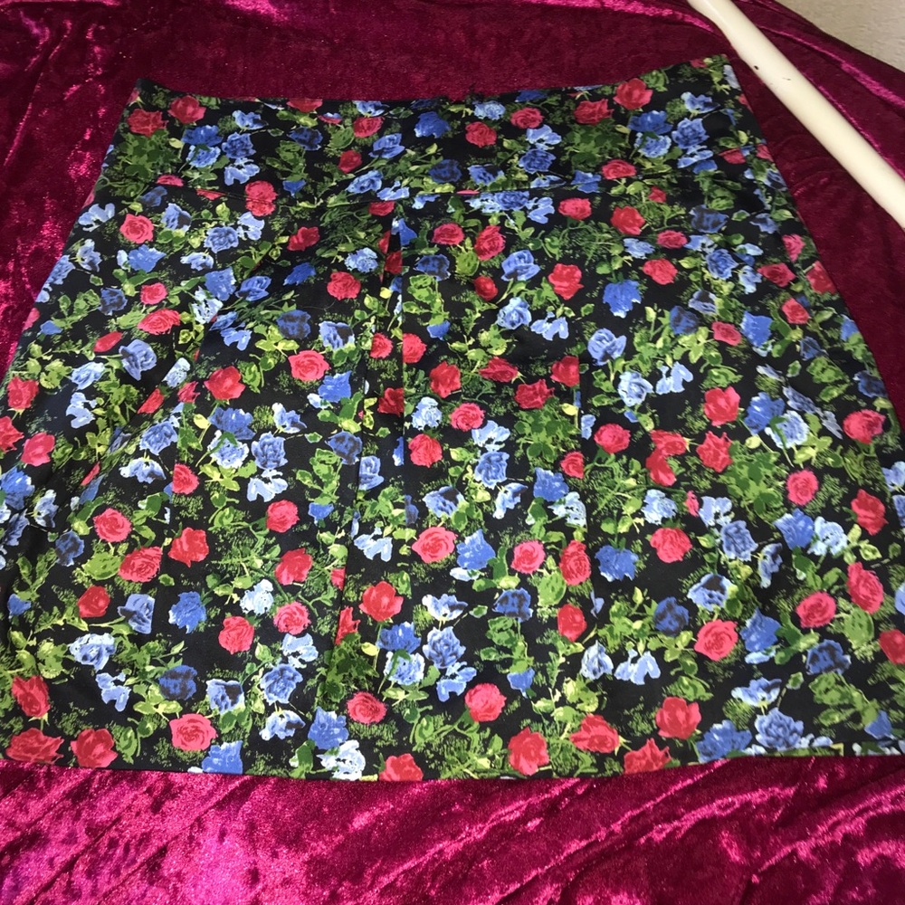 Pencil skirt, so cute, floral